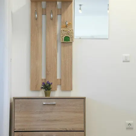 Apartment Boomerang *